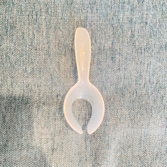 BNWOT Tupperware Egg Lifter Spoon in Clear - Picture 3 of 6